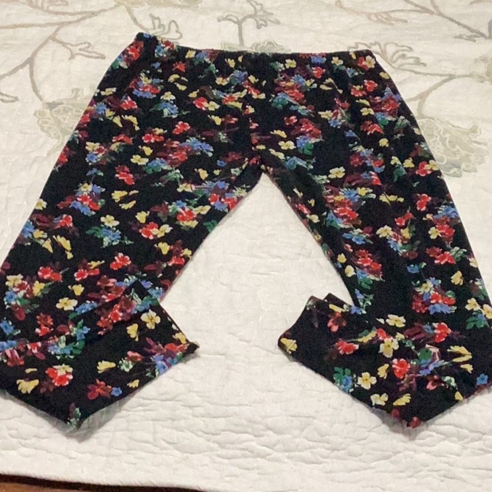 Bobbie Brooks flowered pants.  2XL. Black and red, yellow, and white